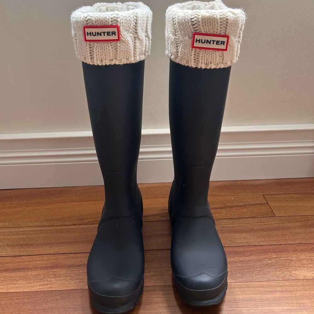 Hunter Navy Winter & Rain Boots with Cream Cuffed boot insert